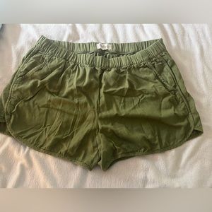 Madewell Pull on Olive Green Shorts Medium